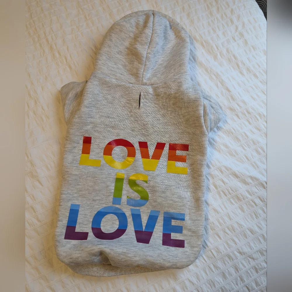 **SOLD** π3/$25π Sydney & Co Dog Pride Hoodie - Picture 2 of 7